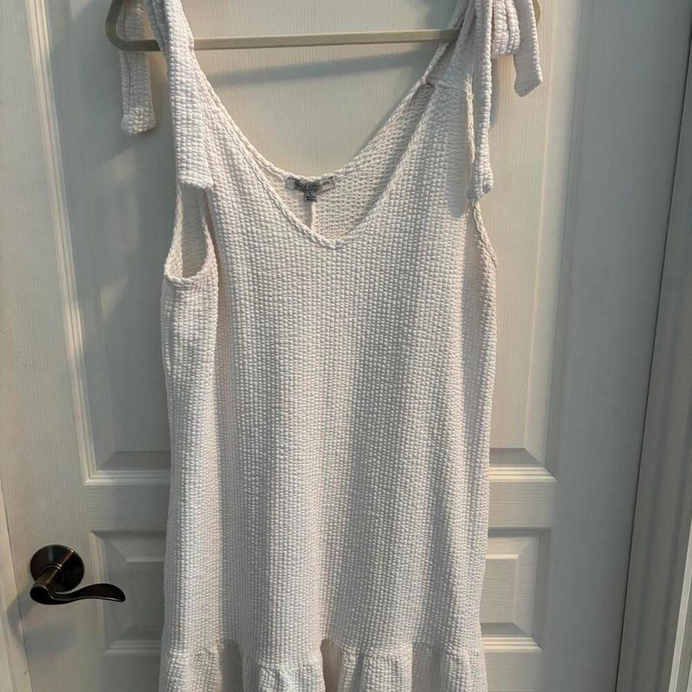 Green Envelope Women's White and Cream Dress